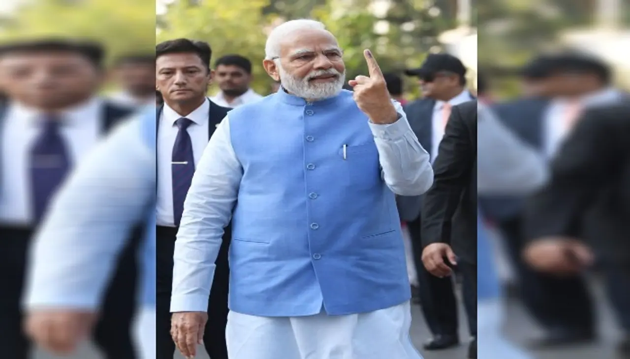 ভোট দিলেন মোদী ভোট দিলেন মোদী