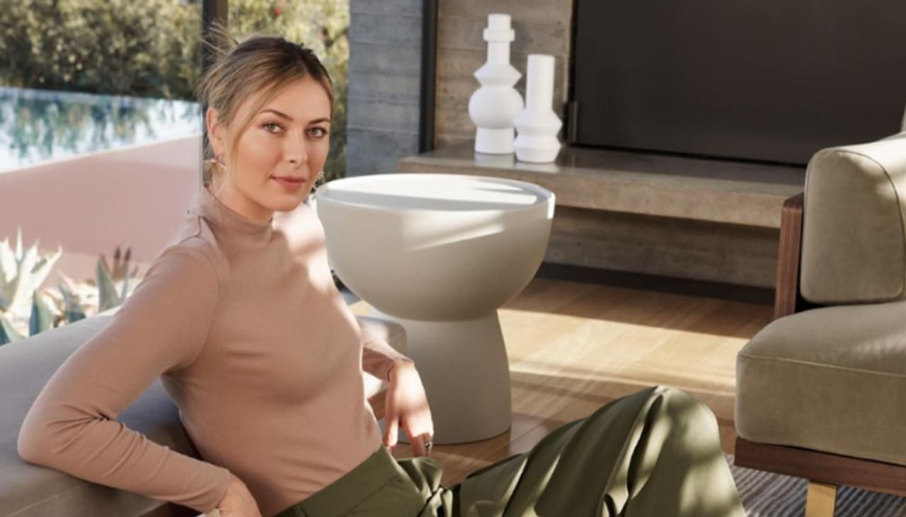 অস্ট্রেলিয়ান ওপেনে লড়াই করছেন টেনিস তারকারা, কোর্ট থেকে অনেক দূরে মাশা