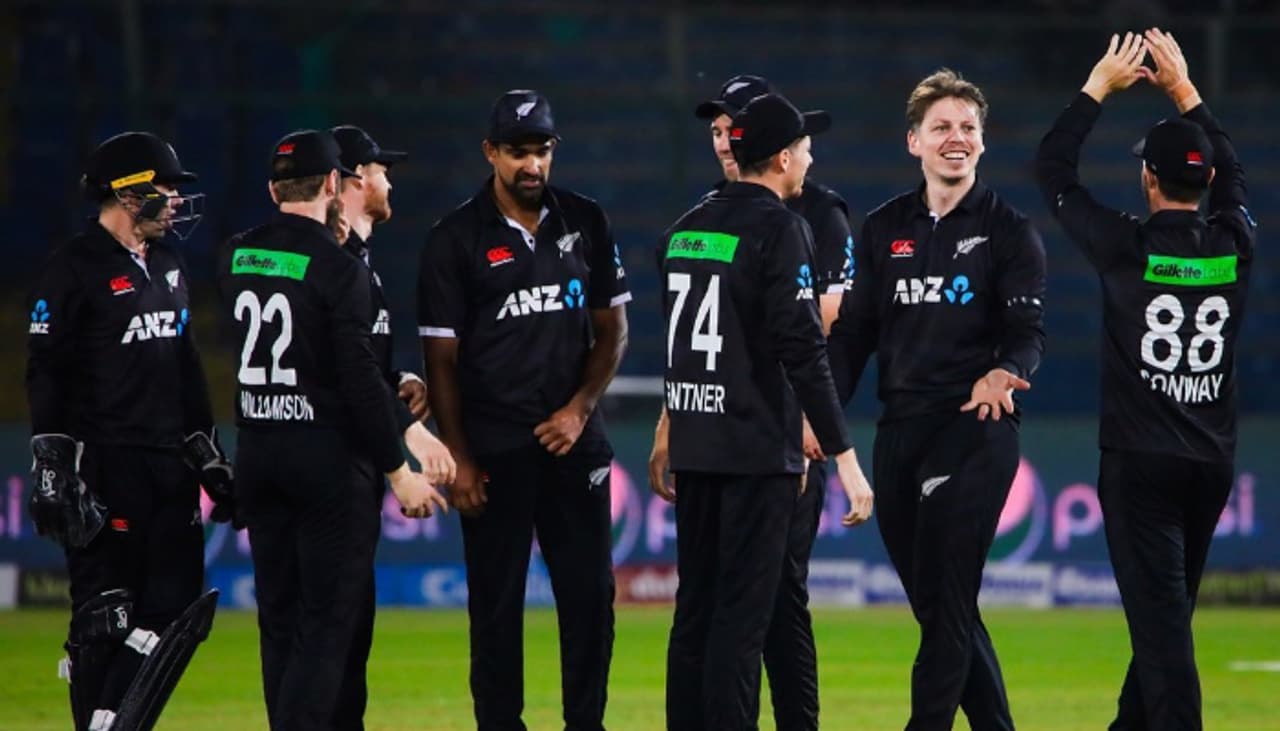 শুবমান গিলের দ্বিশতরানের দিনেও অসাধারণ ইনিংসের মাধ্যমে নজর কেড়ে নিলেন মাইকেল ব্রেসওয়েল