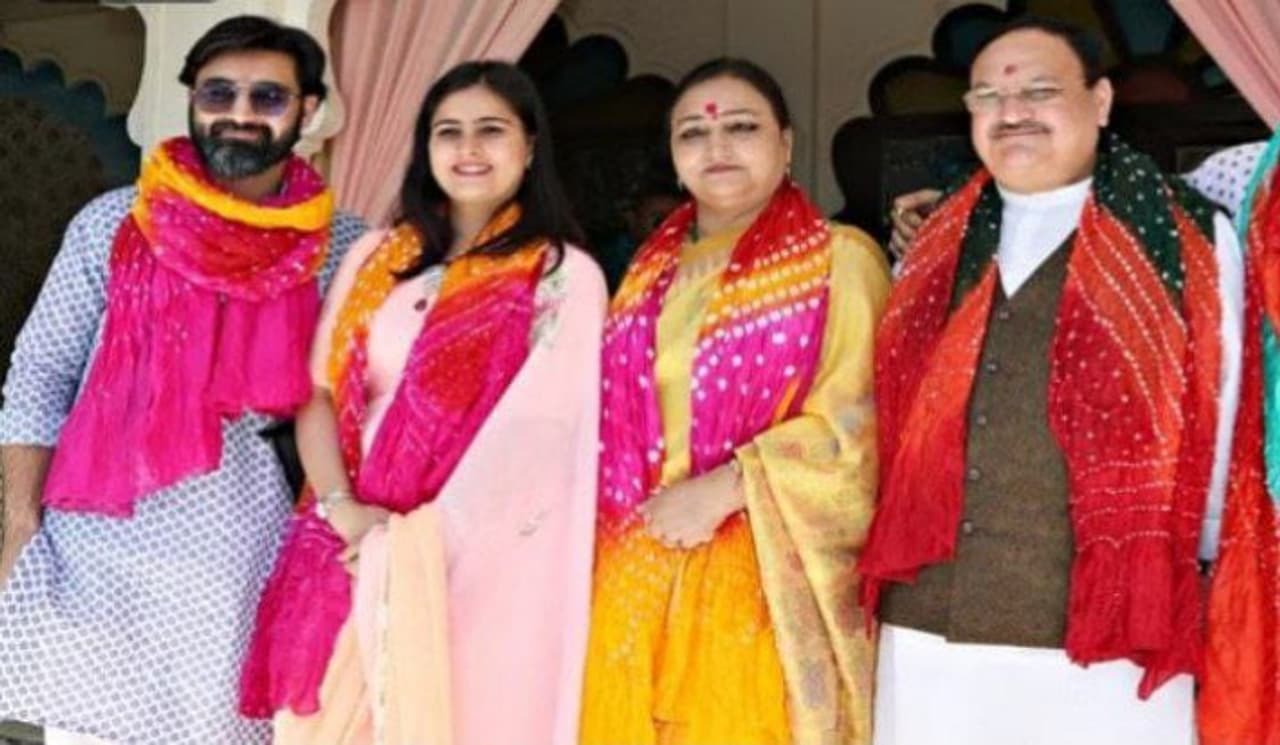 जेपी नड्डा के बड़े बेटे गिरीश नड्डा और बहू प्राची जेपी नड्डा के बड़े बेटे गिरीश नड्डा और बहू प्राची