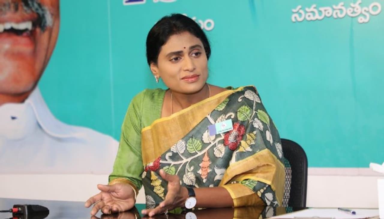 జగనన్న వదిలిన బాణం: కాంగ్రెస్ చేతికి అస్త్రం కానుందా? జగనన్న వదిలిన బాణం: కాంగ్రెస్ చేతికి అస్త్రం కానుందా?