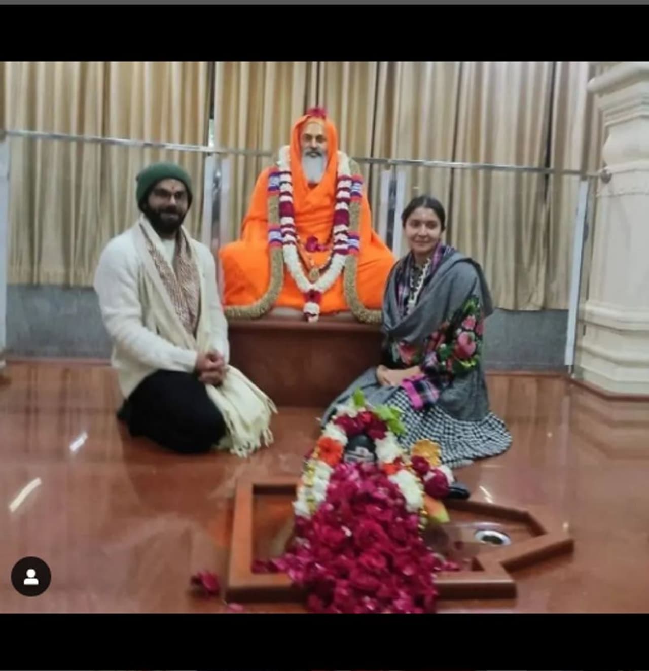 Virat Kohli Anushka Sharma In Rishikesh Ashram Virat Kohli Anushka Sharma In Rishikesh Ashram