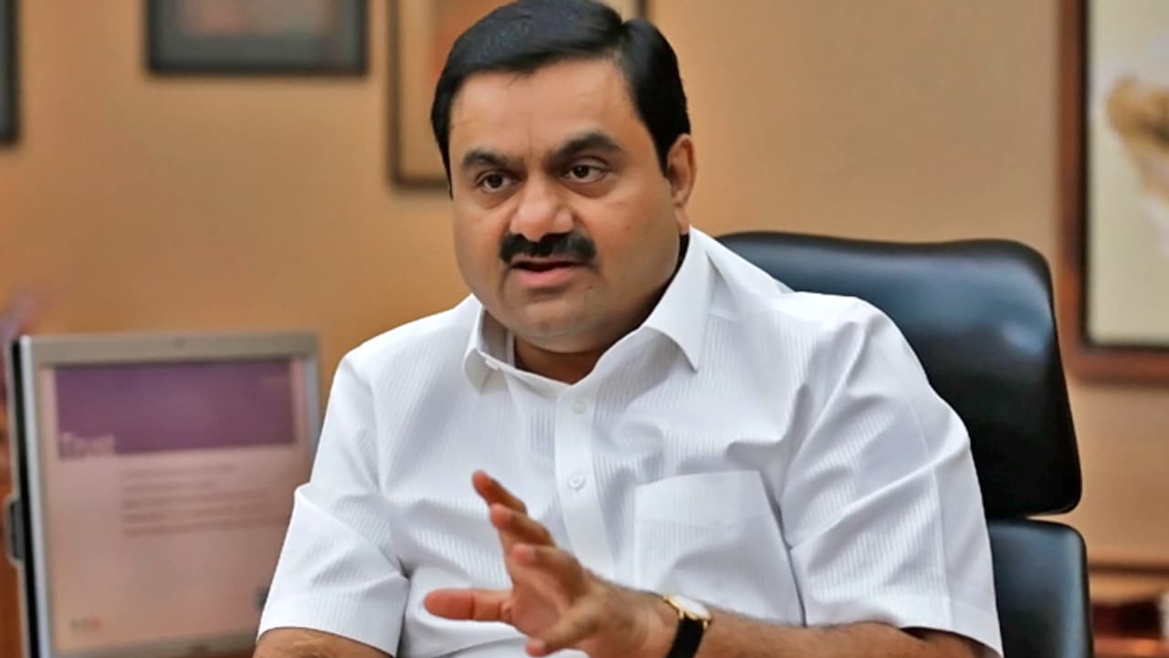 अमीरों की लिस्ट में 21वें नंबर पर पहुंचे अडाणी अमीरों की लिस्ट में 21वें नंबर पर पहुंचे अडाणी