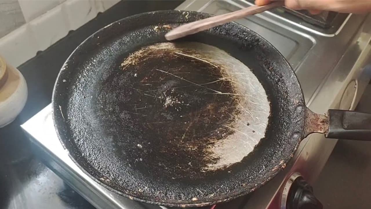 தோசை கல்லை சுத்தம் செய்யும் முறை