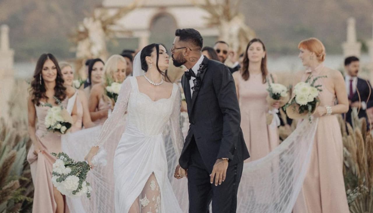 প্রায় ৩ বছর একসঙ্গে সংসার করার পর নতুন করে বিয়ে করলেন হার্দিক পান্ডিয়া ও নাতাসা স্ট্যানকোভিচ