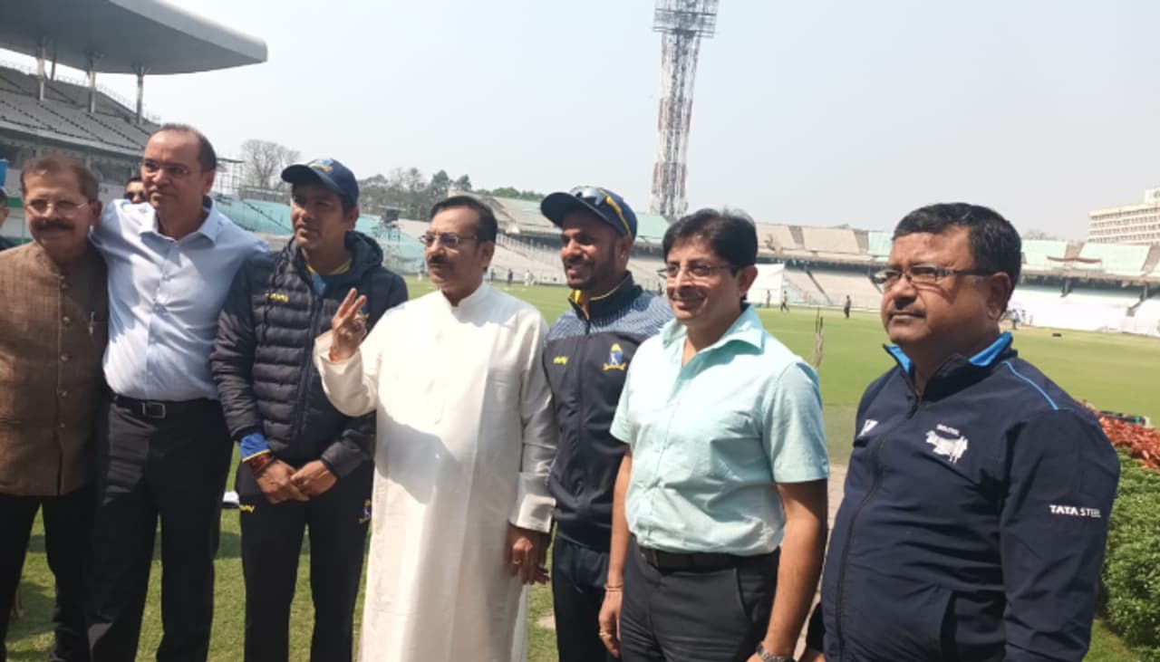 রঞ্জি ট্রফি ফাইনালের আগে বাংলা দলকে উৎসাহ দিতে ইডেনে ক্রীড়ামন্ত্রী অরূপ বিশ্বাস