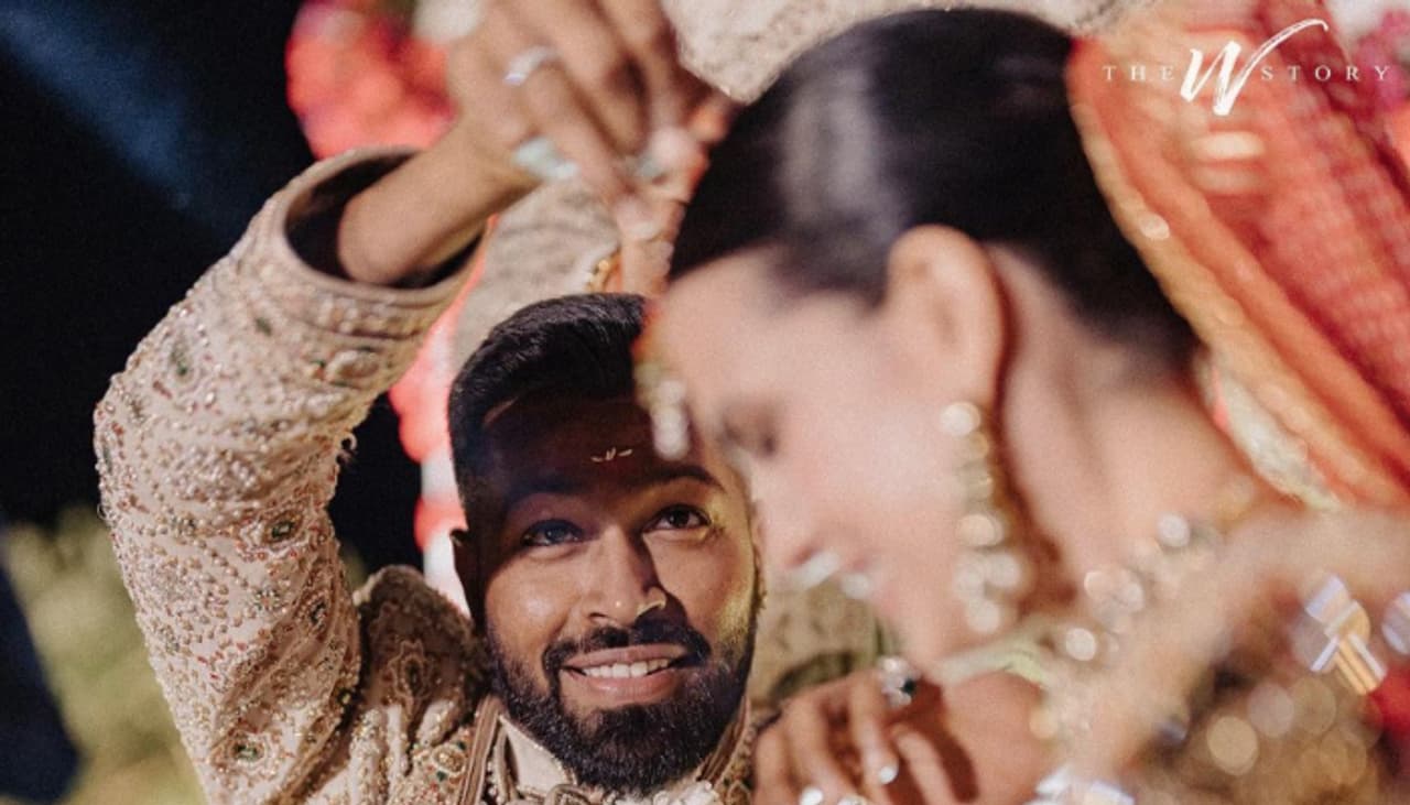 স্ত্রী নাতাসা স্ট্যানকোভিচের সিঁথিতে নতুন করে সিঁদুর পরালেন হার্দিক পান্ডিয়া