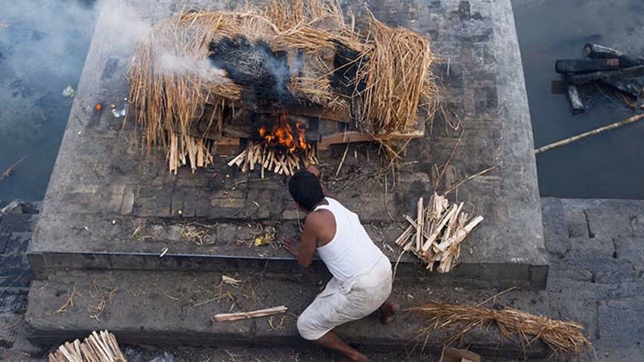 मृतक को मुखाग्नि देने वाले के लिए नियम...