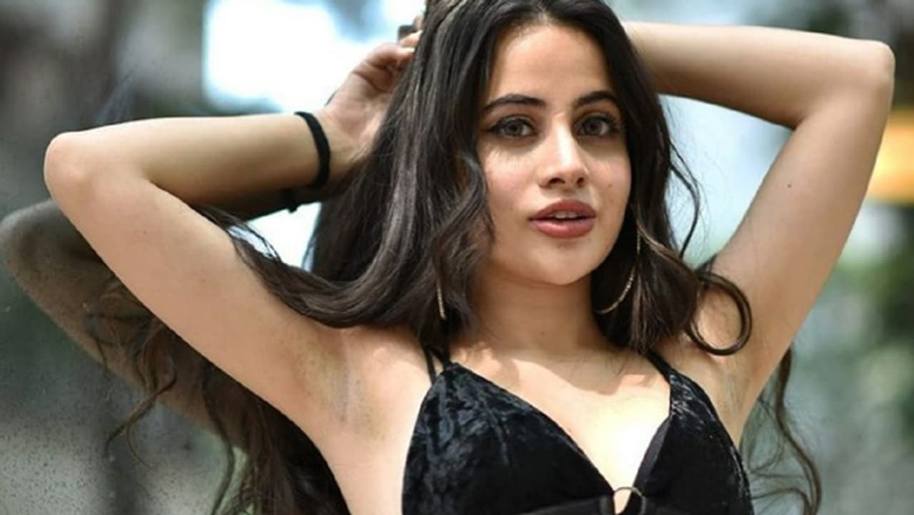 उर्फी ने किया रिएक्ट उर्फी ने किया रिएक्ट