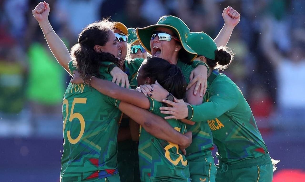 इंग्लैंड के खिलाफ लॉरा वोलमार्ट की शानदार पारी