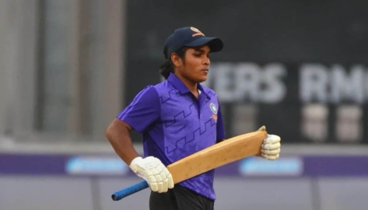 মুম্বইয়ের ধারাভি বস্তি থেকে উঠে এসেছেন ২১ বছরের সিমরন বানু শেখ, খেলছেন ইউপি ওয়ারিয়র্সের হয়ে