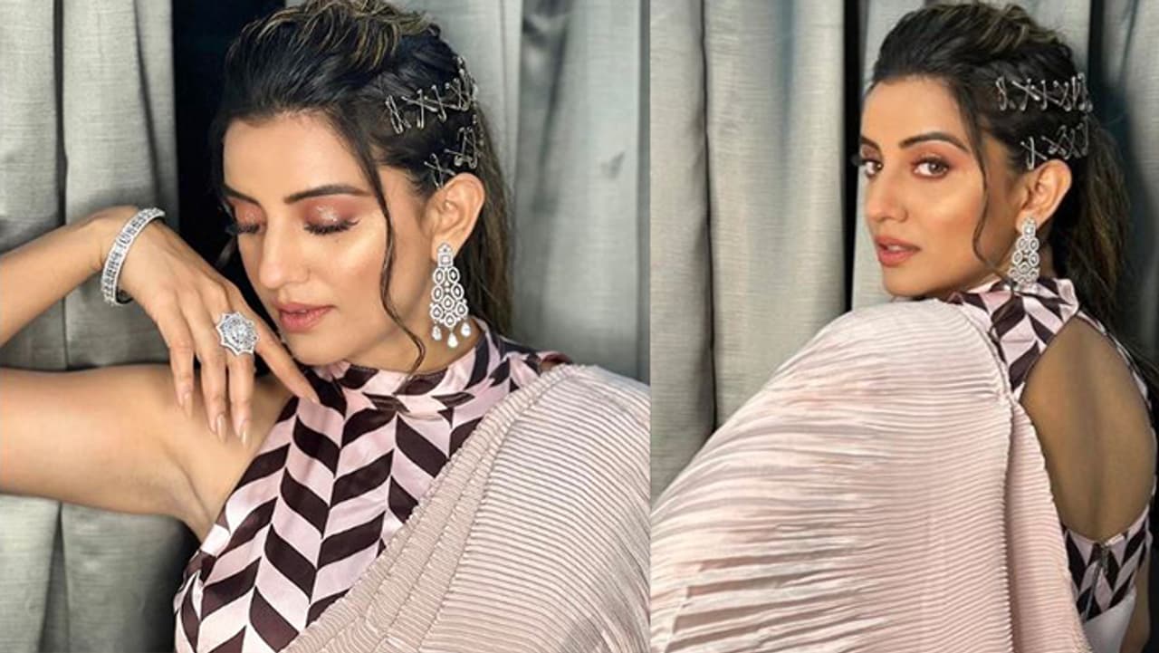 अक्षरा सिंह बटोर रही सुर्खियां