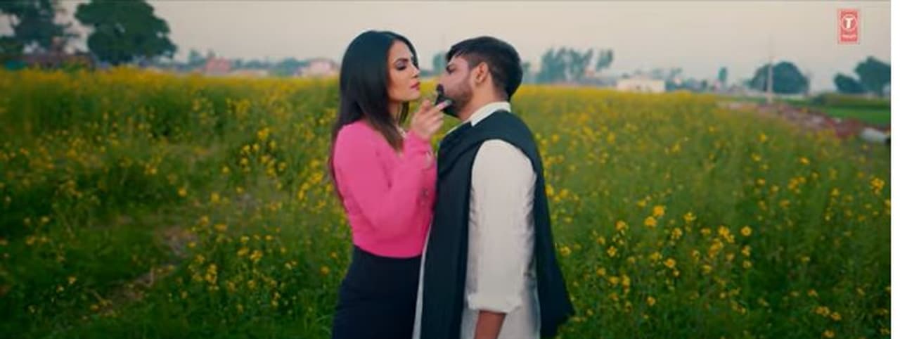 गन के साथ दिखाया बाहुबली अवतार