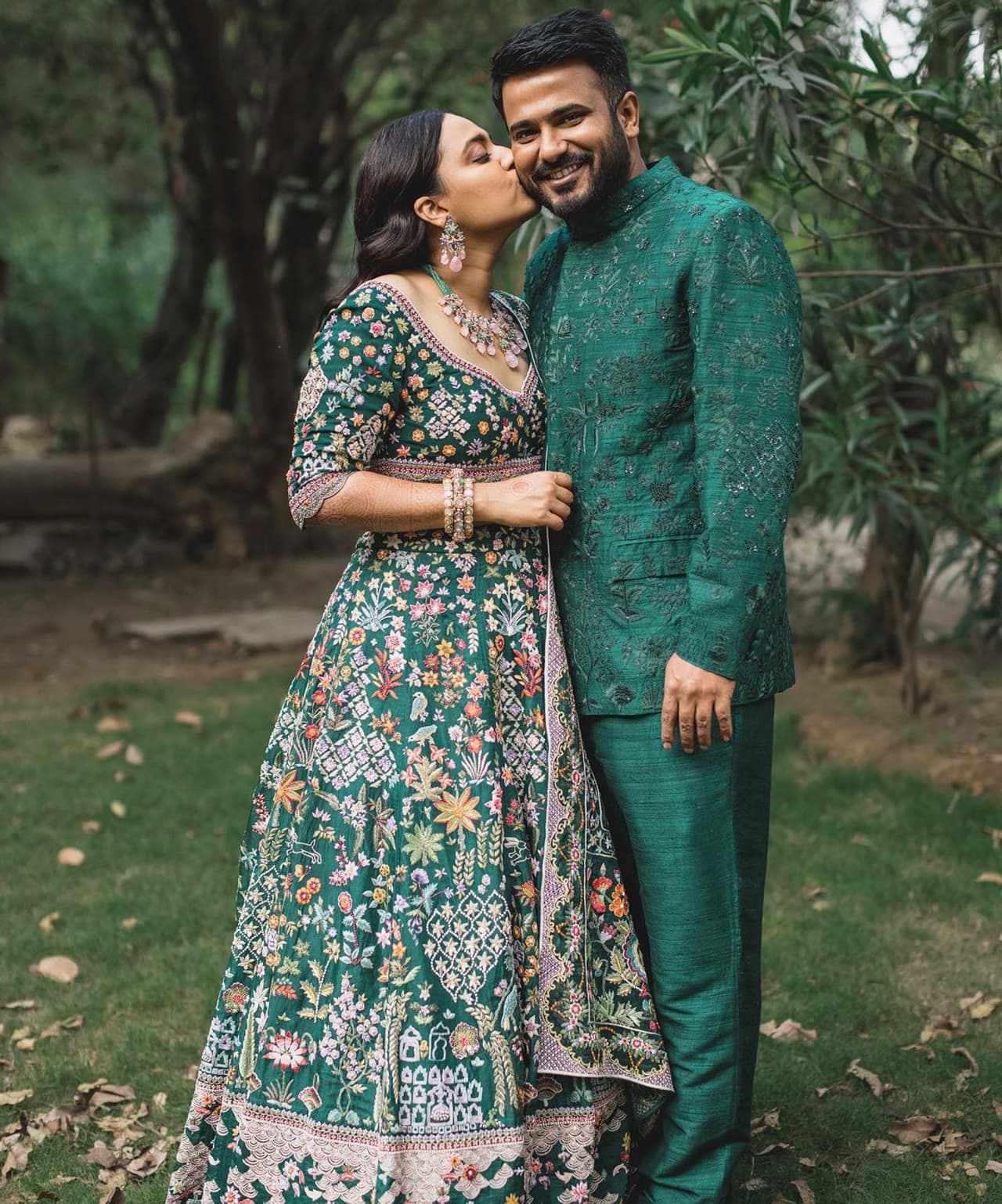 शादीशुदा लाइफ में बेहद खुश है कपल शादीशुदा लाइफ में बेहद खुश है कपल