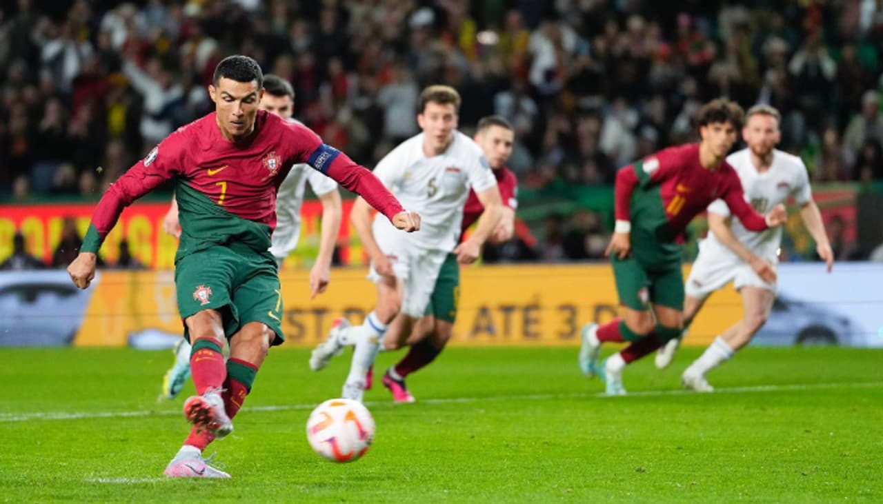 পুরুষদের আন্তর্জাতিক ফুটবলে সবচেয়ে বেশি গোলের পাশাপাশি সবচেয়ে বেশি ম্যাচ খেলার রেকর্ডও গড়লেন ক্রিশ্চিয়ানো রোনাল্ডো