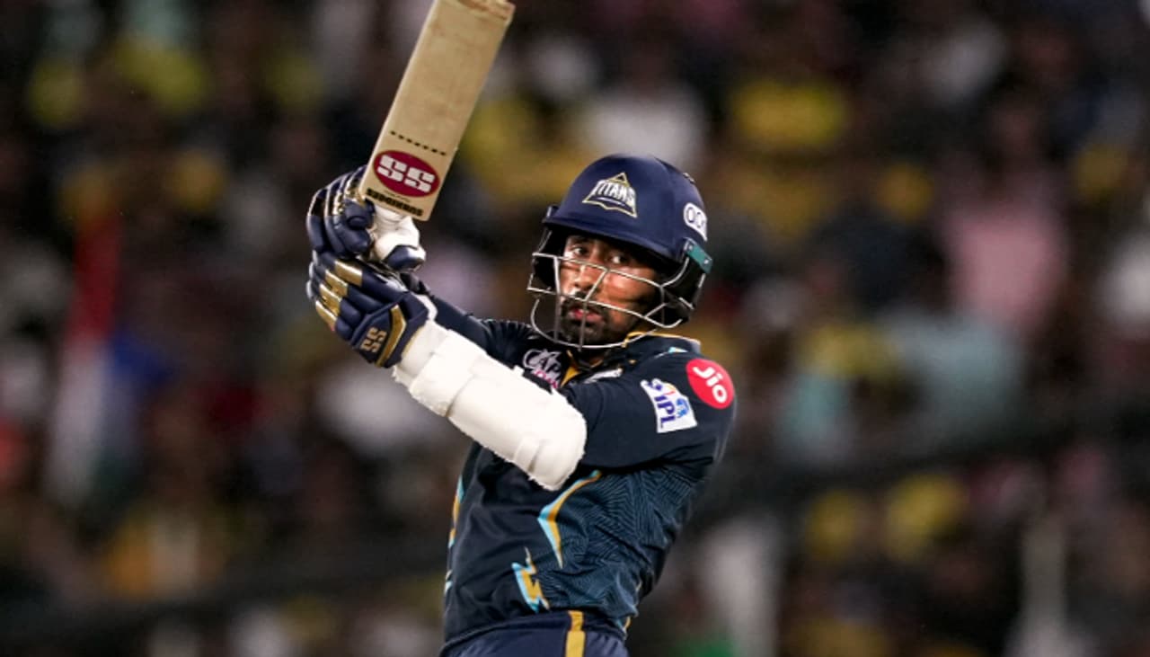 আইপিএল এর উদ্বোধনী ম্যাচে ব্যাটিং কিপিংয়ে দক্ষতার প্রমাণ দিলেন ঋদ্ধিমান সাহা