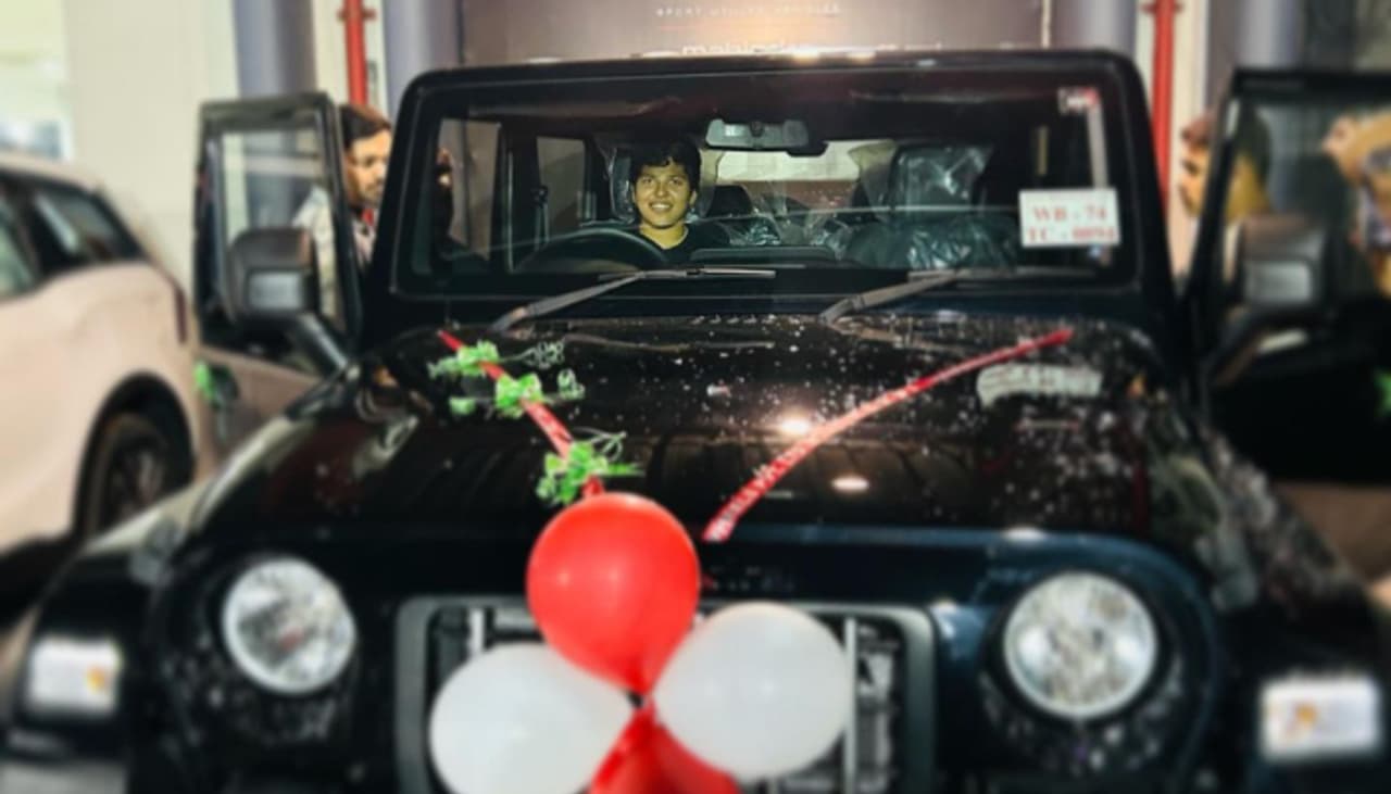 নতুন গাড়ি কিনলেন জাতীয় মহিলা ক্রিকেট দলের অন্যতম সদস্য রিচা ঘোষ