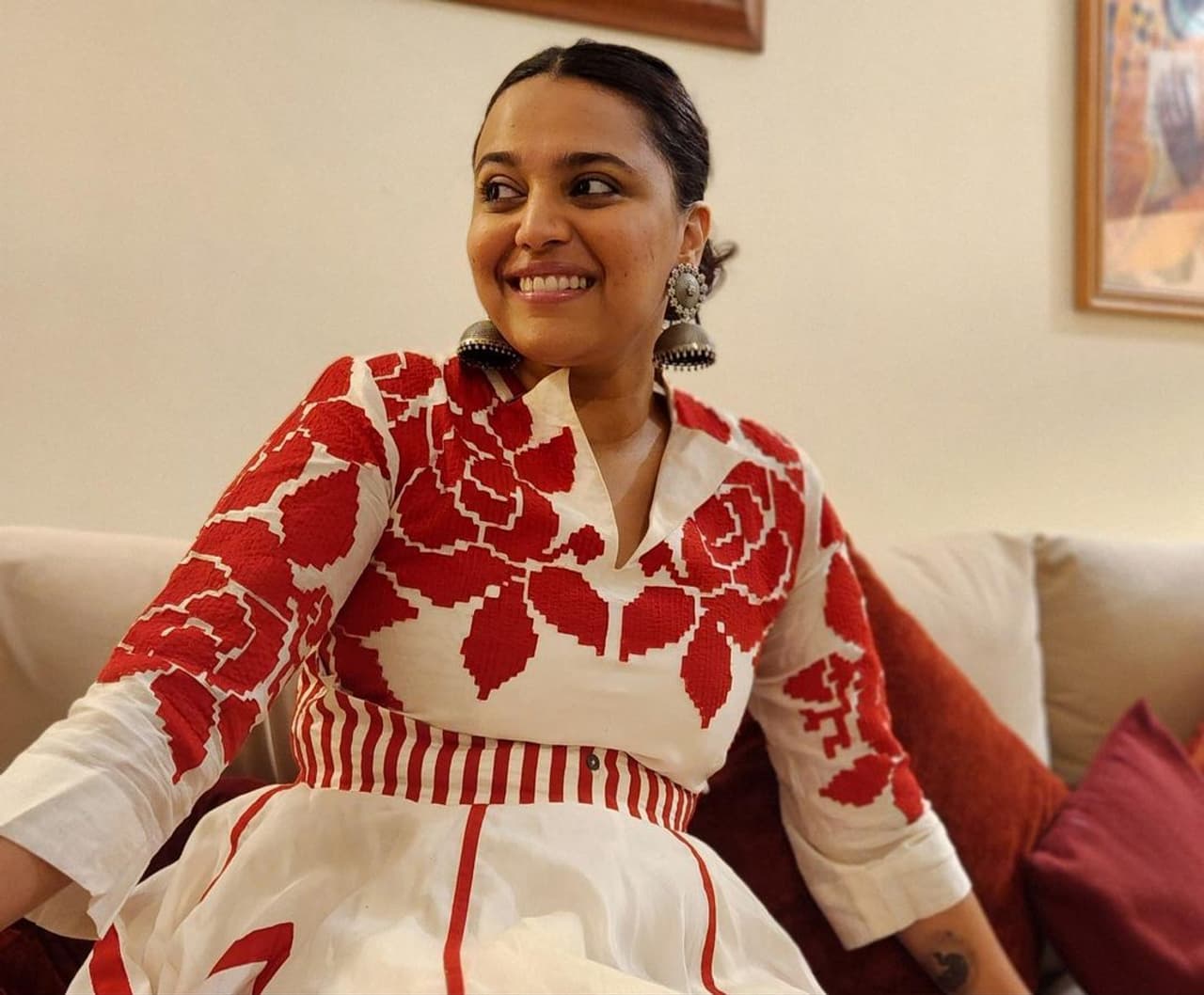 स्टाइलिश आउटफिट में नजर आईं स्वरा स्टाइलिश आउटफिट में नजर आईं स्वरा