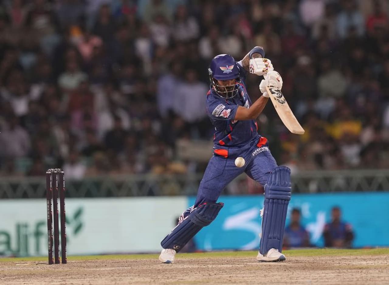 ராயல் சேலஞ்சர்ஸ் பெங்களூரு லக்னோ சூப்பர் ஜெயிண்ட்ஸ் ராயல் சேலஞ்சர்ஸ் பெங்களூரு லக்னோ சூப்பர் ஜெயிண்ட்ஸ்