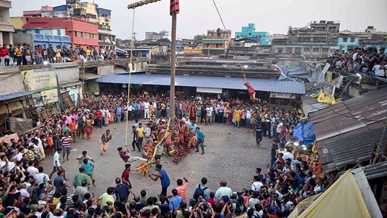 कोलकाता में चरक पूजा (charak puja 2023)