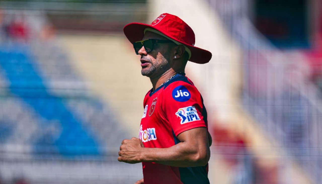 ৩৮ বছর বয়সে আন্তর্জাতিক ও ঘরোয়া ক্রিকেট থেকে অবসর ঘোষণা শিখর ধাওয়ানের