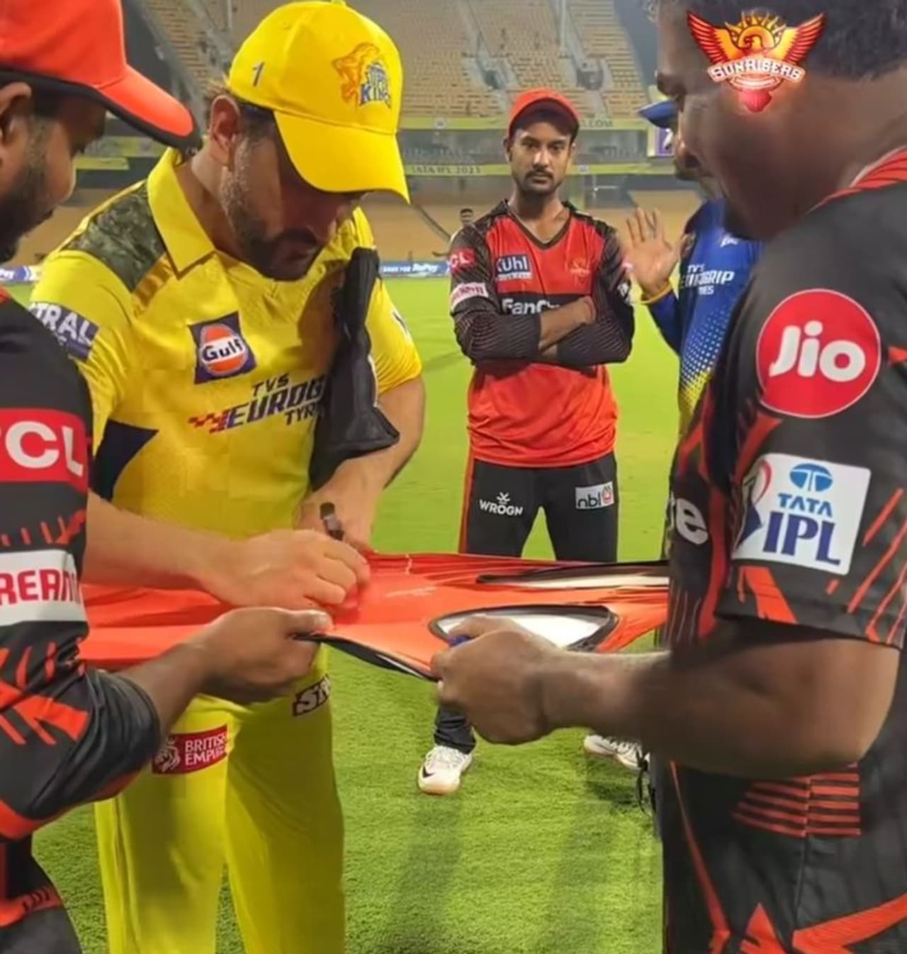 எம்.எஸ்.தோனி எம்.எஸ்.தோனி