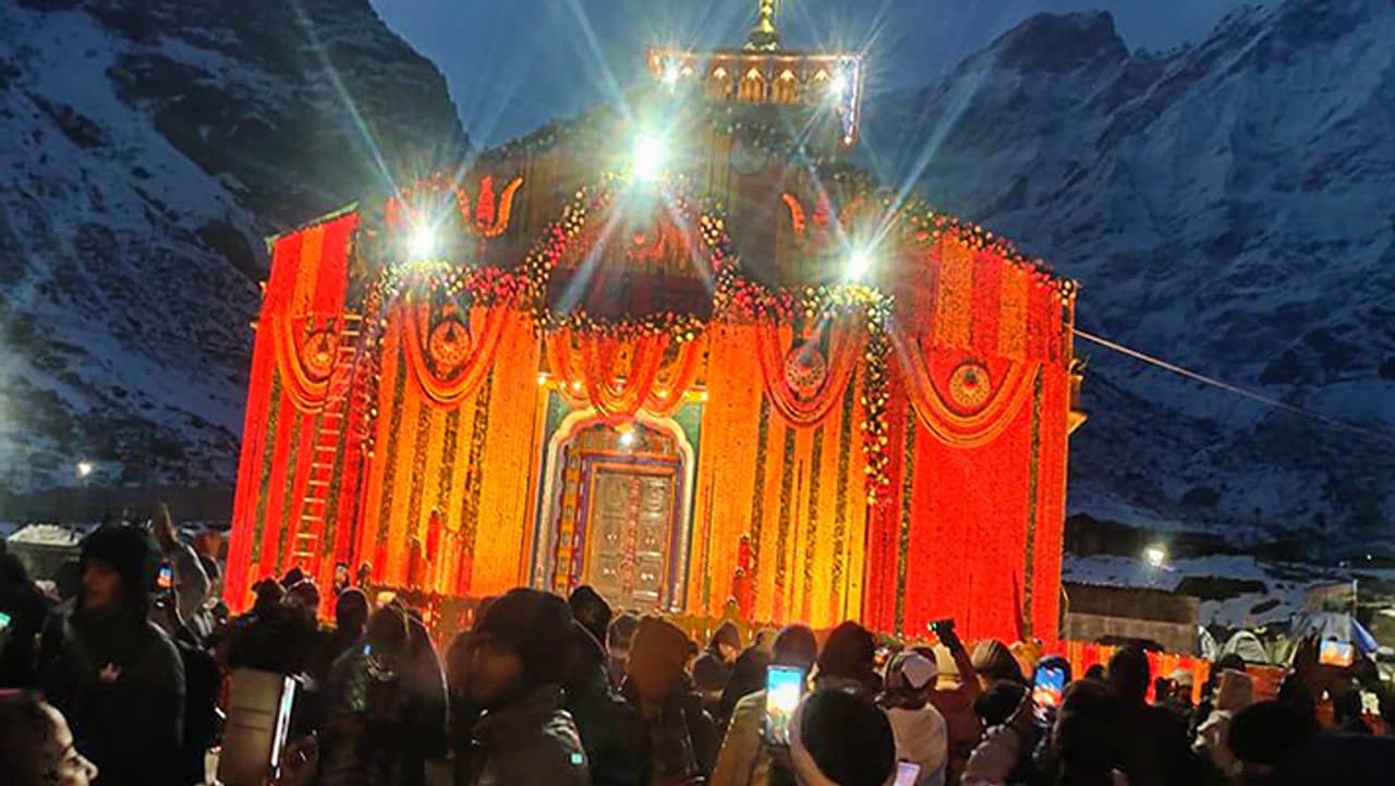 कैप्शन 25 अप्रैल की सुबह भक्तों के लिए खोले गए केदारनाथ के कपाट, चित्र उसी अवसर का