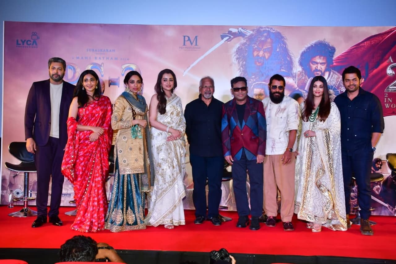 PS2 की टीम आई एक मंच पर