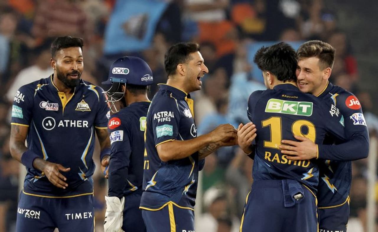 குஜராத் டைட்டன்ஸ் குஜராத் டைட்டன்ஸ்