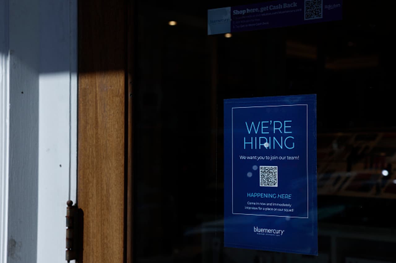 কোভিড বিশ্বে চাকরি হ্রাস কোভিড বিশ্বে চাকরি হ্রাস