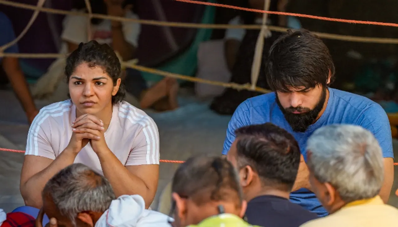 কেন্দ্রীয় ক্রীড়ামন্ত্রী অনুরাগ ঠাকুরকে আক্রমণ কুস্তিগীর ভিনেশ ফোগটের