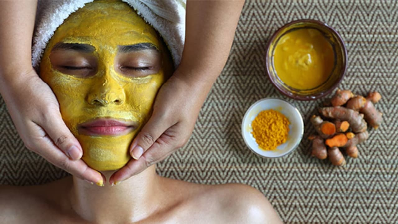 हल्दी और बेसन का पैक