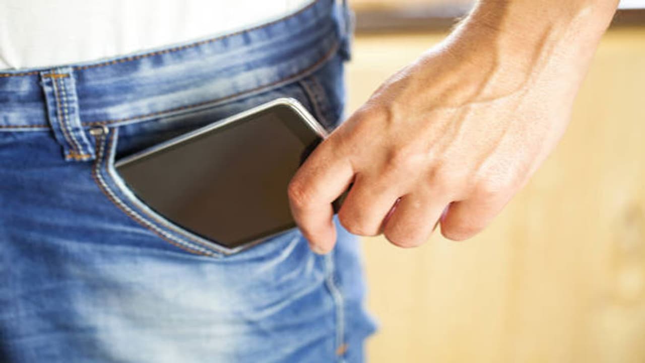 जींस की पॉकेट में न रखें फोन