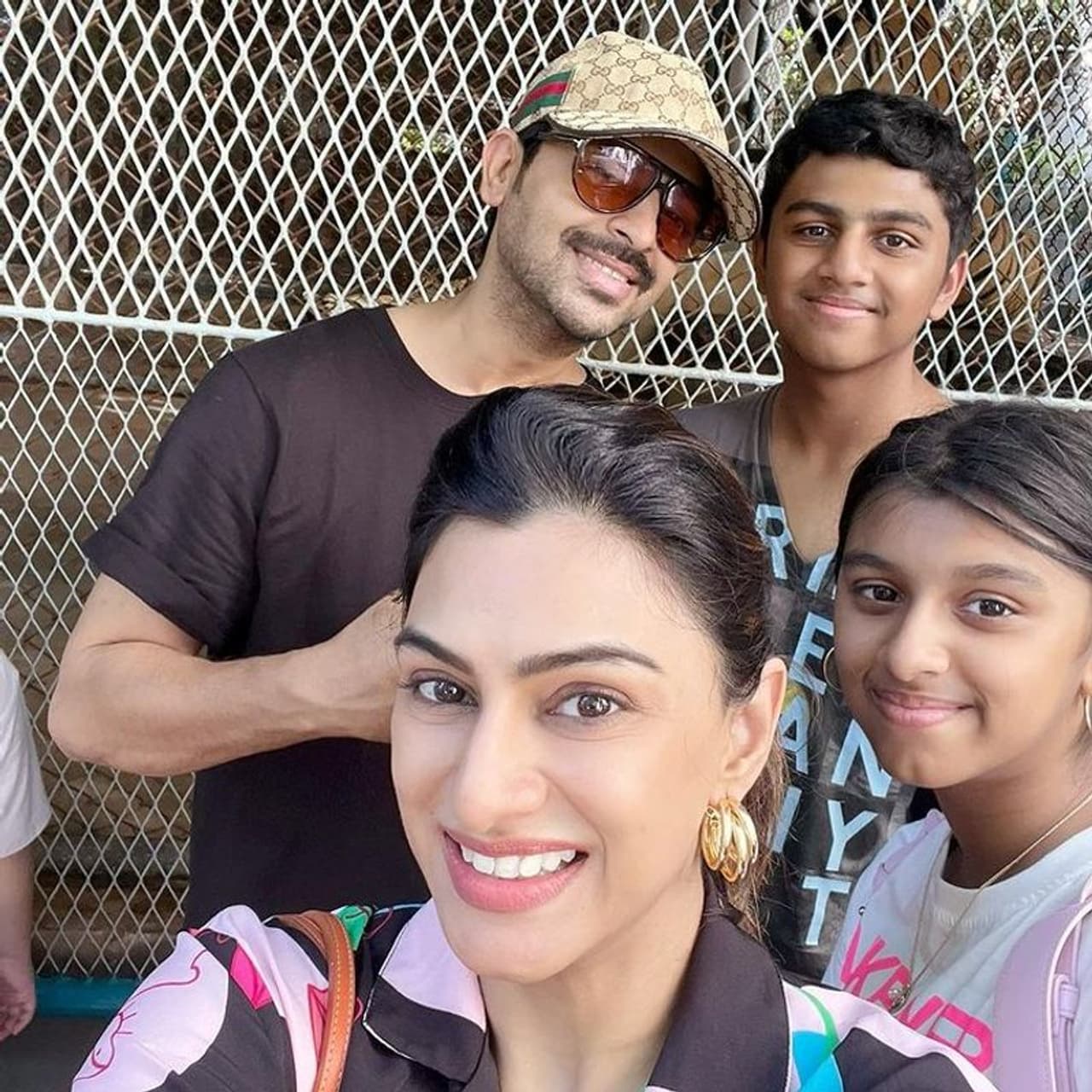 குடும்பத்துடன் வெக்கேஷன்: குடும்பத்துடன் வெக்கேஷன்: