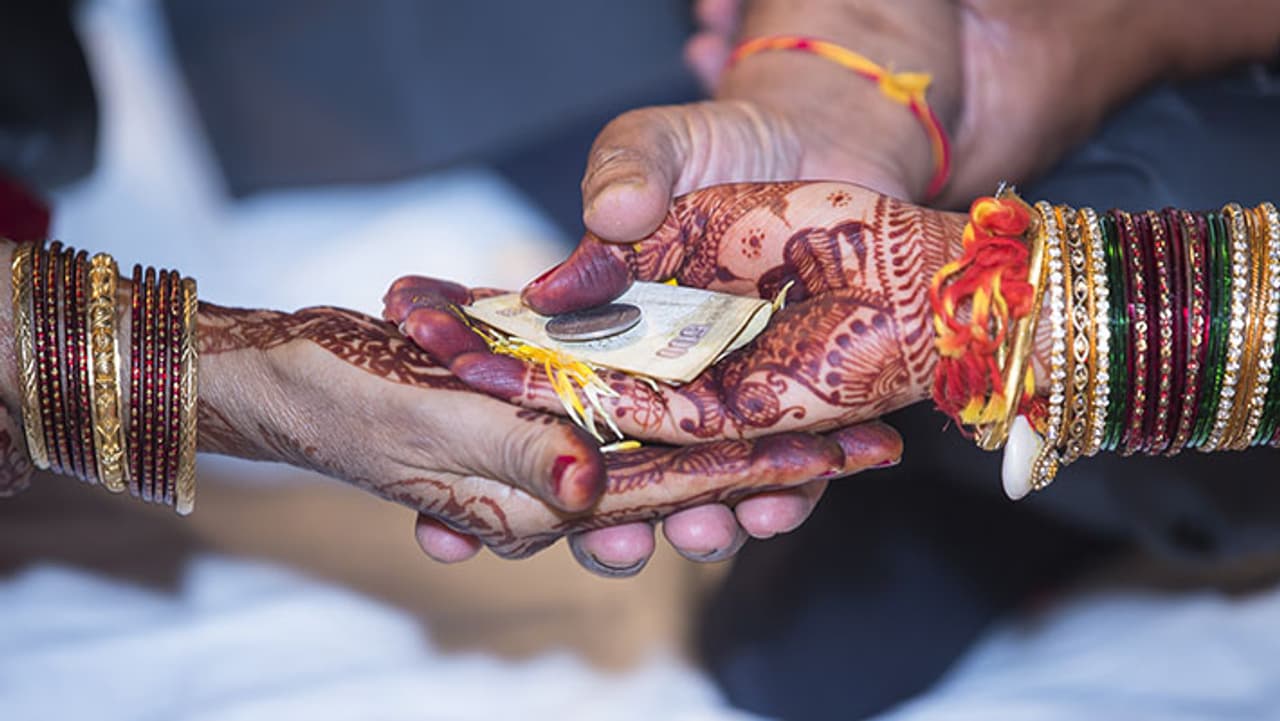 जानें शगुन से जुड़ी खास बातें... जानें शगुन से जुड़ी खास बातें...