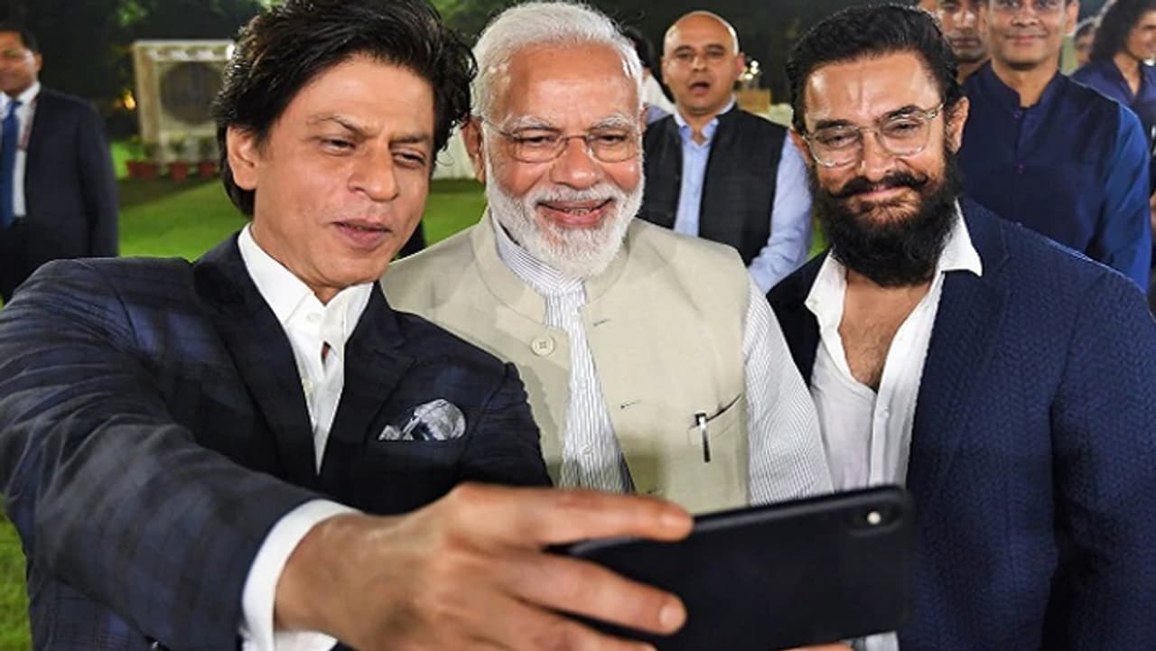 SRK आमिर खान के साथ पीएम मोदी की सेल्फी