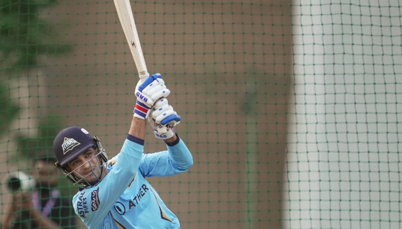 মুম্বই ইন্ডিয়ানসের বিরুদ্ধে খেলতে নামার আগে সারা আলি খানকে আনফলো করলেন শুবমান গিল মুম্বই ইন্ডিয়ানসের বিরুদ্ধে খেলতে নামার আগে সারা আলি খানকে আনফলো করলেন শুবমান গিল