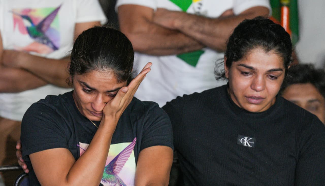 নিরাপত্তাবিধি লঙ্ঘন করার জন্য রবিবার আন্দোলনরত কুস্তিগীরদের আটক করল দিল্লি পুলিশ নিরাপত্তাবিধি লঙ্ঘন করার জন্য রবিবার আন্দোলনরত কুস্তিগীরদের আটক করল দিল্লি পুলিশ