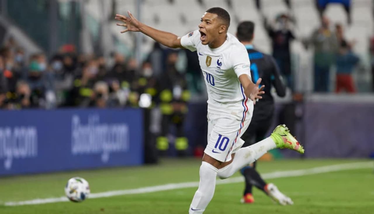 প্যারিস সাঁ জা ছেড়ে কি রিয়াল মাদ্রিদ বা ম্যাঞ্চেস্টার ইউনাইটেডে যোগ দেবেন কিলিয়ান এমবাপে? প্যারিস সাঁ জা ছেড়ে কি রিয়াল মাদ্রিদ বা ম্যাঞ্চেস্টার ইউনাইটেডে যোগ দেবেন কিলিয়ান এমবাপে?