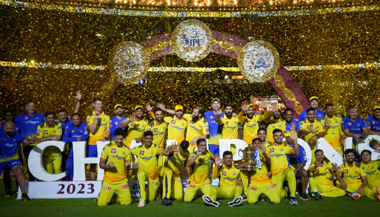 গুজরাট টাইটানসকে হারিয়ে পঞ্চমবার আইপিএল খেতাব জিতল চেন্নাই সুপার কিংস গুজরাট টাইটানসকে হারিয়ে পঞ্চমবার আইপিএল খেতাব জিতল চেন্নাই সুপার কিংস