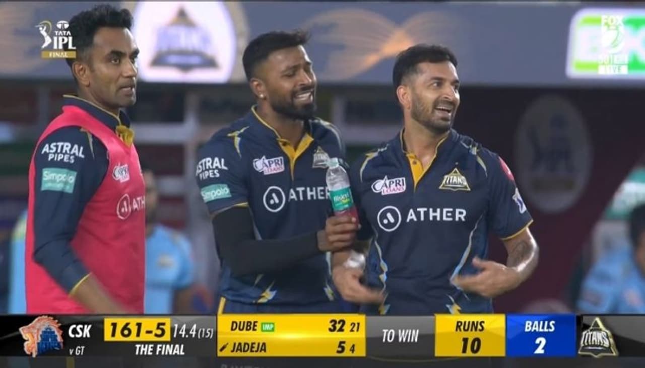 Mohit Sharma hardik Pandya Mohit Sharma hardik Pandya