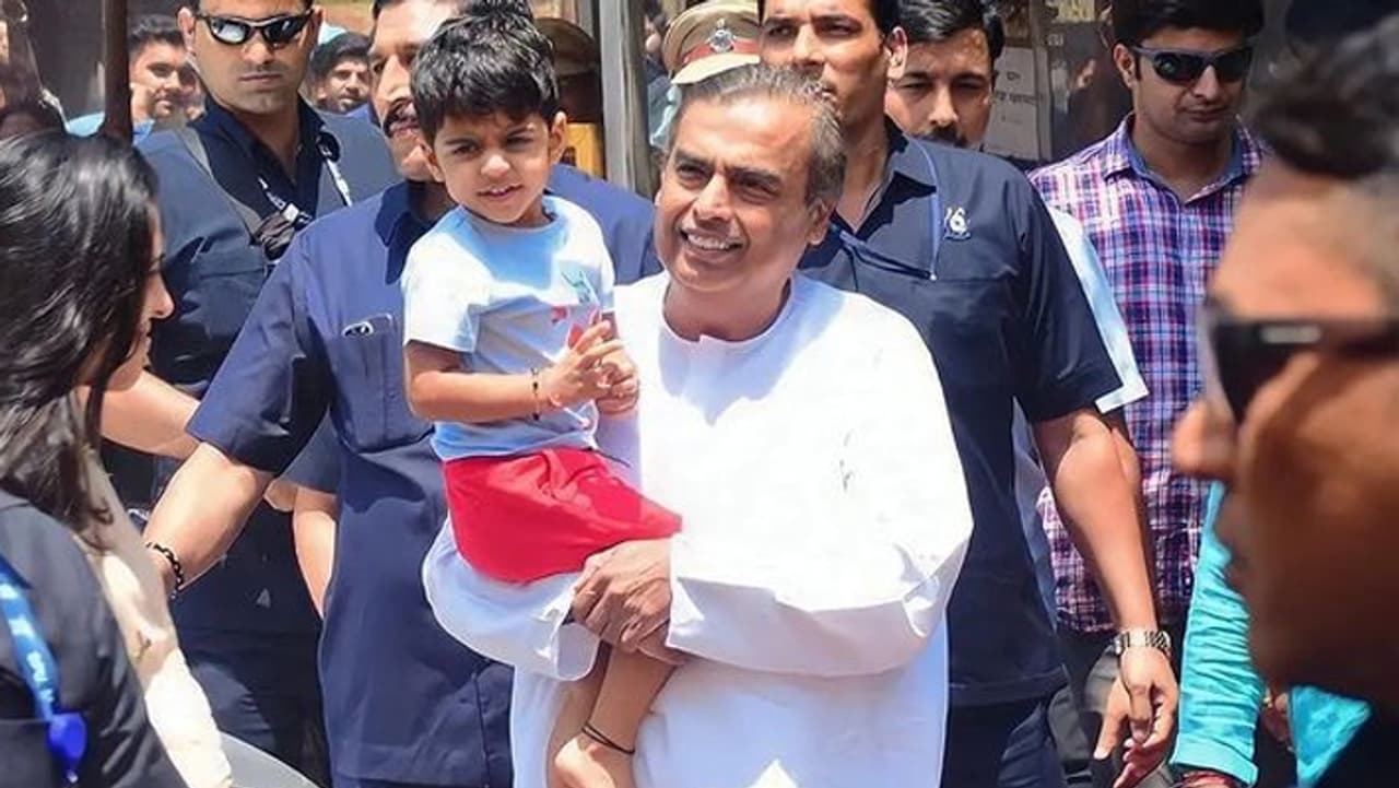 अंबानी की सिक्योरिटी टीम में कौन कौन होता है? अंबानी की सिक्योरिटी टीम में कौन कौन होता है?