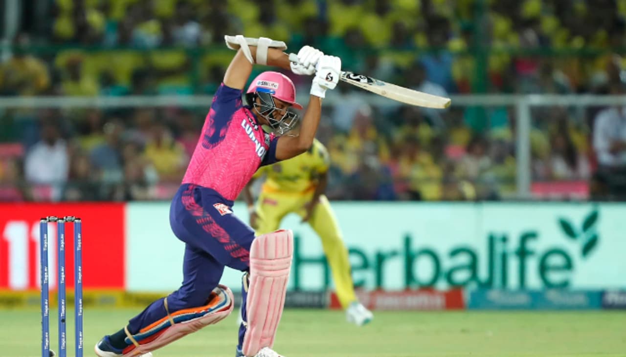 প্রথমবার ভারতের সিনিয়র দলের অনুশীলনে যোগ দিলেন তরুণ ব্যাটার যশস্বী জয়সোয়াল প্রথমবার ভারতের সিনিয়র দলের অনুশীলনে যোগ দিলেন তরুণ ব্যাটার যশস্বী জয়সোয়াল