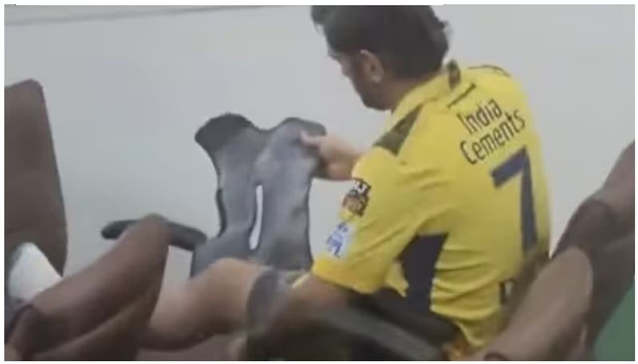 Dhoni Knee Injury Dhoni Knee Injury
