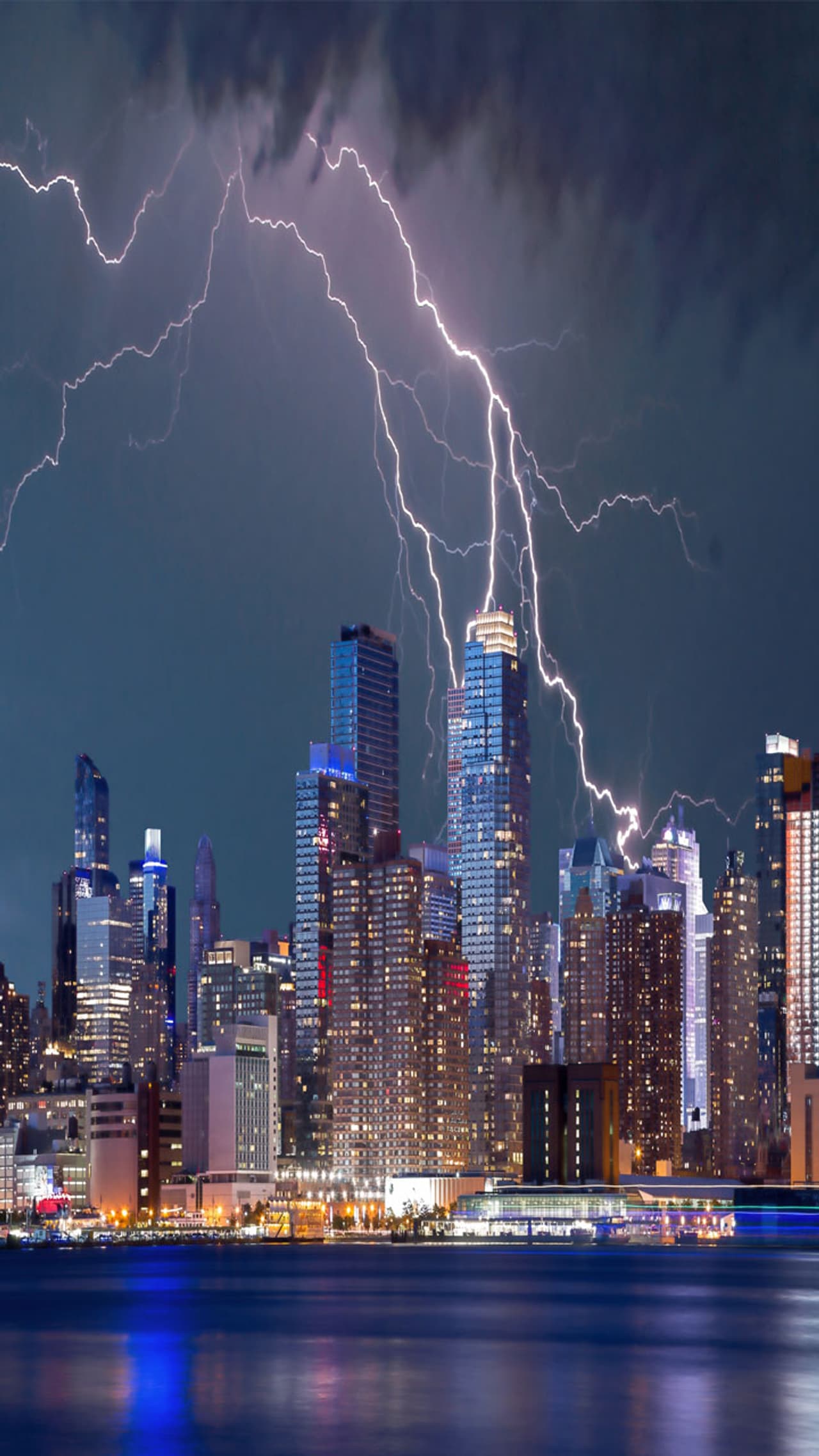 ঝেঁপে বৃষ্টি আসছে!