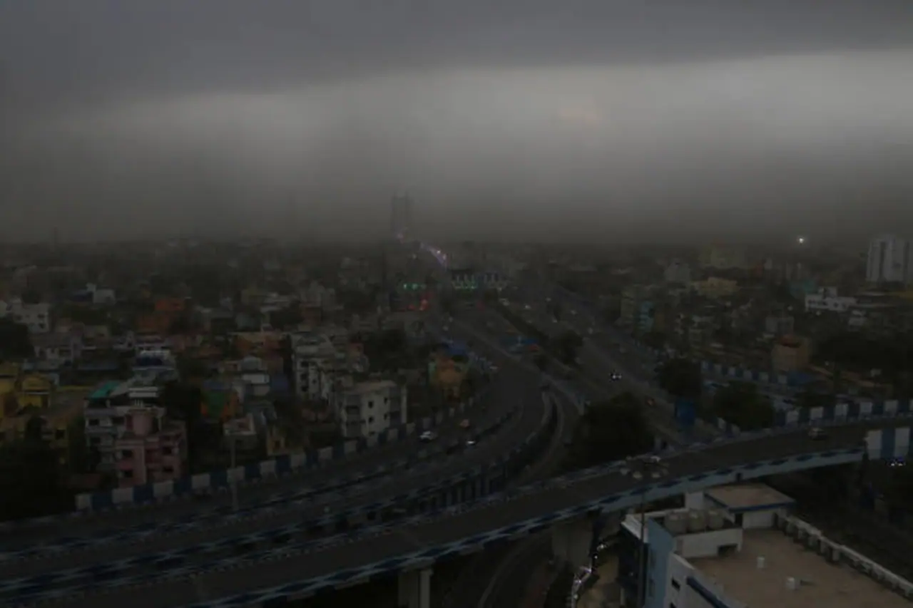 বজ্রবিদ্যুৎ সহ হালকা থেকে মাঝারি বৃষ্টির পূর্বাভাস