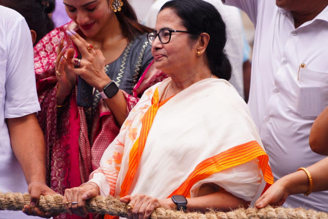 ইসকনের রথে মমতা ইসকনের রথে মমতা