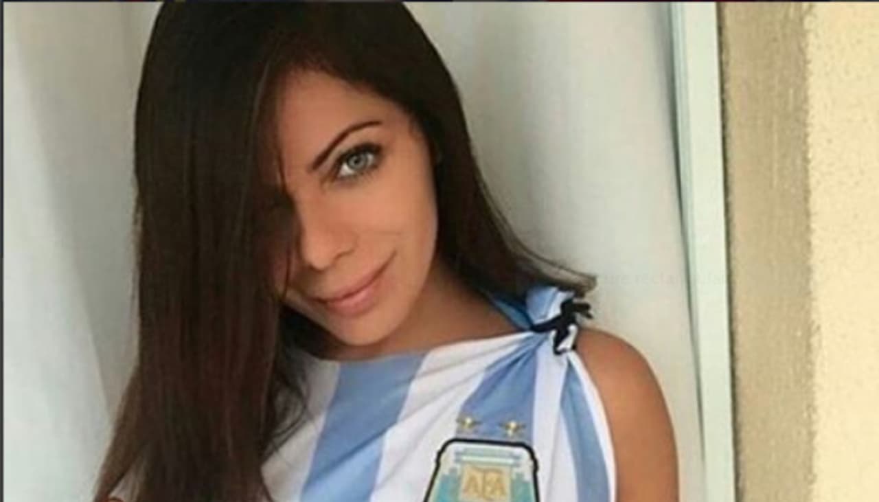 লিওনেল মেসি ও তাঁর স্ত্রী আন্তোনেলা রোকুজ্জো সোশ্যাল মিডিয়ায় ব্লক করলেও দমতে নারাজ সুজি কর্টেজ লিওনেল মেসি ও তাঁর স্ত্রী আন্তোনেলা রোকুজ্জো সোশ্যাল মিডিয়ায় ব্লক করলেও দমতে নারাজ সুজি কর্টেজ