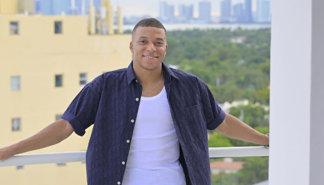 দলবদলের জল্পনার মধ্যেই প্রকাশ্যে পিএসজি ম্যানেজমেন্টকে আক্রমণ কিলিয়ান এমবাপের