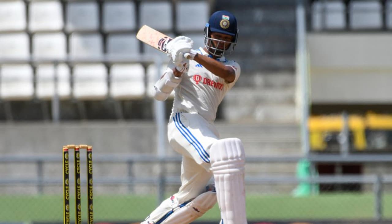 ১৩ বছর পর বিদেশের মাটিতে টেস্ট ম্যাচে অভিষেকে শতরান কোনও ভারতীয় ব্যাটারের